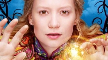 ALICE DE L'AUTRE CÔTÉ DU MIROIR : les affiches personnages sont disponibles