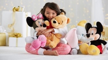 À l'occasion des fêtes de fin d'année, Disney Store propose aux familles de partager la magie Disney en offrant des milliers de sourires aux enfants de la Croix-Rouge française. #Disneystore