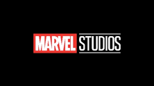 POUR CÉLÉBRER LES 10 ANS DE L’UNIVERS CINÉMATOGRAPHIQUE MARVEL  LES STUDIOS ONT RÉUNIS LES TALENTS ET LES ÉQUIPES DES FILMS POUR UNE « PHOTO DE CLASSE » HISTORIQUE !
