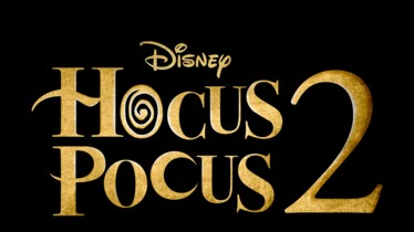 Bette Midler, Sarah Jessica Parker et Kathy Najimy  vont l’an prochain ensorceler les abonnés de Disney+ dans HOCUS POCUS  2*