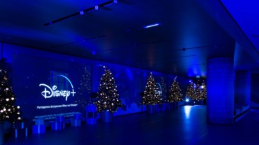 Lancement du Roller Dance aux Galeries Lafayette Paris Haussmann avec Disney+ à l'occasion de "1, 2, 3 NOËL!"