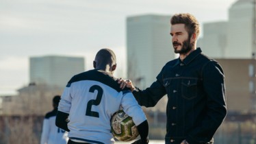 « S.O.S. BECKHAM », UNE SÉRIE BRITANNIQUE ORIGINALE DISPONIBLE LE 9 NOVEMBRE SUR DISNEY+