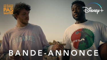 Le remix moderne de la célèbre comédie « LES BLANCS NE SAVENT PAS SAUTER » se dévoile aujourd’hui à travers une affiche et une bande-annonce