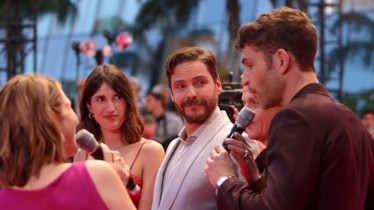 Disney+ crée l’événement à Canneseries avec sa nouvelle production originale  « BECOMING KARL LAGERFELD »