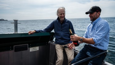 La nature est dans leur nature : partez explorer le grand nord canadien avec Sir Ranulph et Joseph Fiennes dans « Mission Canada, l’aventure d’une vie ».