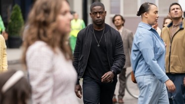 PARADISE | Disney+ annonce que sa nouvelle série thriller créée par Dan Fogelman et avec Sterling K. Brown est renouvelée pour une deuxième saison