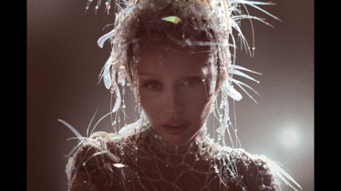MILEY CYRUS : SOMETHING BEAUTIFUL » I Album visuel disponible dès le 30 juillet sur Disney+