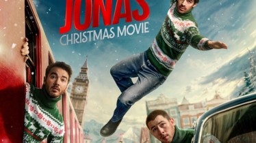 HO HO HO ! CETTE ANNÉE LES JONAS BROTHERS DOIVENT RENTRER CHEZ EUX POUR NOËL: DECOUVREZ LES PREMIERES IMAGES DE « UN NOËL CHEZ LES JONAS BROTHERS »