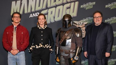 STAR WARS : THE MANDALORIAN AND GROGU | Les fans français mobilisés comme jamais pour célébrer l'équipe du film et le retour de Star Wars au cinéma