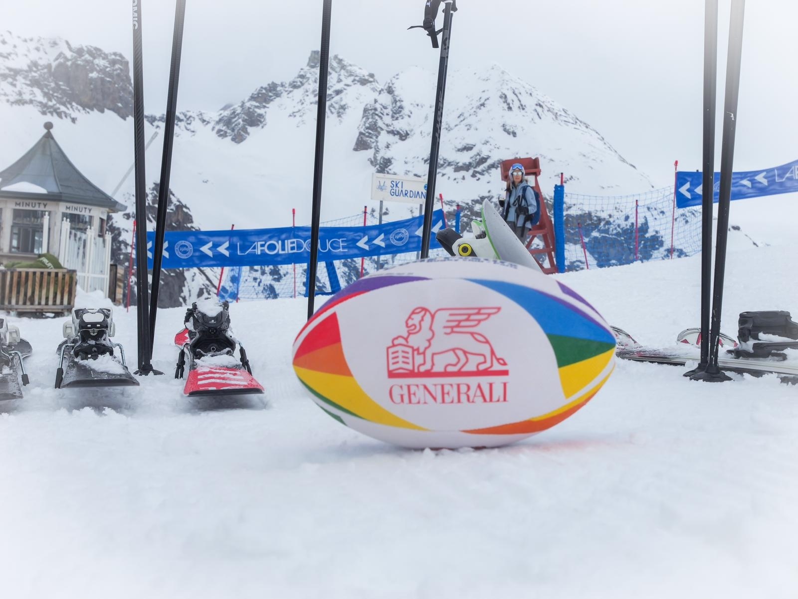 Les ballon Generali x Les Coqs Festifs à la neige