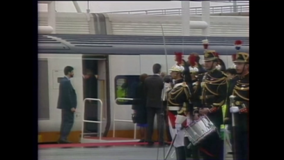 03 - François Mitterrand welcomes Her Majesty Queen Elizabeth II to the Eurotunnel terminal - 6 May 1994, Coquelles, 12:40 (French time)