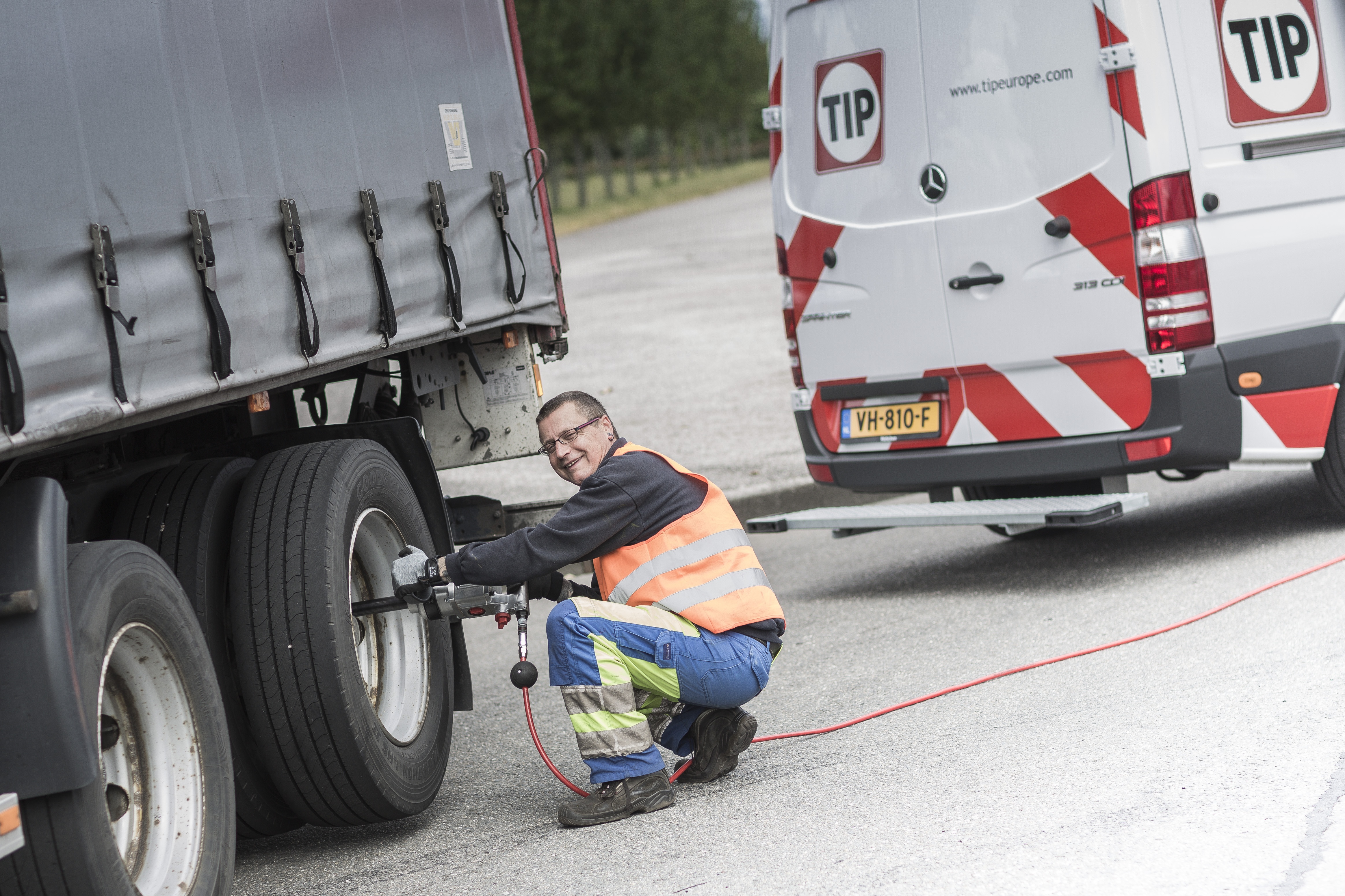 Tyre change by MSU mechanic (2).jpg