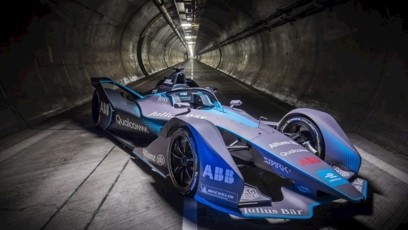 Une Formula E passe par le tunnel de service