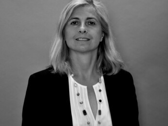 CAROLINE BERNARD 2022-Noir et blanc.jpg