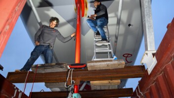 [PHOTO] Démontage de la quille de l'IMOCA MACSF - Transat Jacques Vabre
