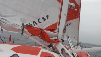 [VIDEO] Gréement de fortune en Atlantique