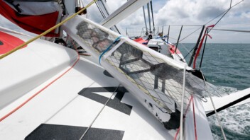 [PHOTO] Bôme IMOCA MACSF cassée
