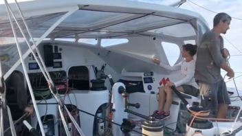 [VIDEO] Navigation de validation des réparations au large du Brésil