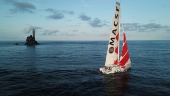 [PHOTO] L'IMOCA MACSF au passage du Fastnet