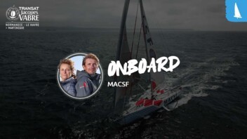 [VIDÉO] MACSF bord à bord avec des dauphins le long des côtes africaines
