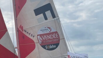 [PHOTO] L'IMOCA MACSF au départ de la Vendée Arctique Les Sables d'Olonne