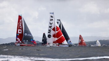 [PHOTO] L'IMOCA MACSF au départ du Retour à la Base