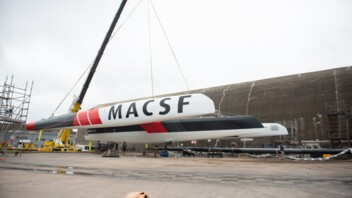 [PHOTO] Début de la mise à l'eau de l'Ultim MACSF