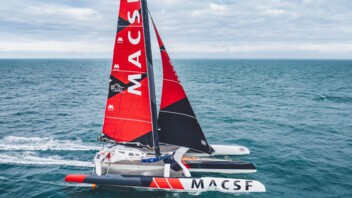 [PHOTO] L'Ultim MACSF avec ses nouvelles voiles