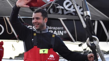 [PHOTO] Guirec salue à bord de l'Ultim MACSF