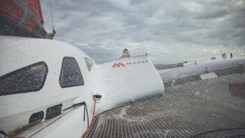 [PHOTO] Seul sur l'Ultim MACSF