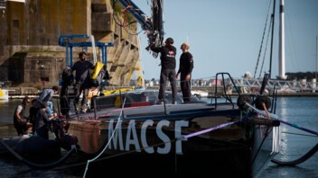 Mise à l’eau de l’IMOCA MACSF- Avril 2026 : Matage du bateau.jpg