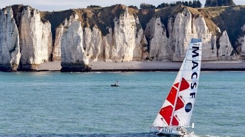 [PHOTO] L'IMOCA MACSF à l'approche de la bouée d'Etretat