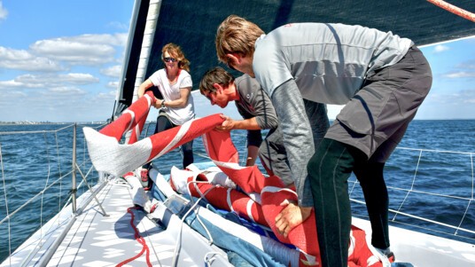 [PHOTO] Isabelle Joschke et Fabien Delahaye avec Florian Giffrain, le boat-captain de l'IMOCA MACSF