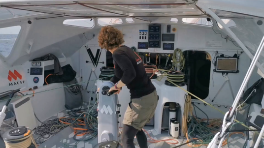[VIDEO] Empannage sous spi à bord de l'IMOCA MACSF