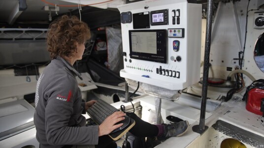 [PHOTO] Isabelle Joschke à bord de l'IMOCA MACSF
