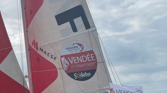 [PHOTO] L'IMOCA MACSF au départ de la Vendée Arctique Les Sables d'Olonne