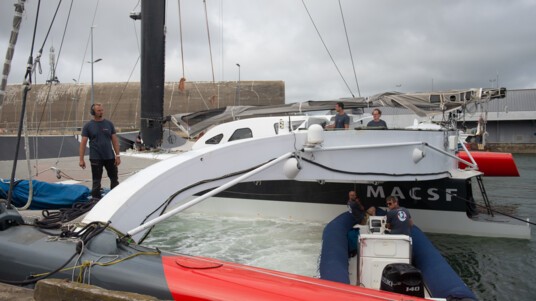[PHOTO] L'Ultim MACSF de Guirec Soudée est à l'eau