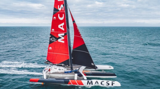 [PHOTO] L'Ultim MACSF avec ses nouvelles voiles