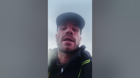 [VIDEO] Corentin Horeau sur MACSF contraint à l'abandon pour cause d'avarie Vendée Arctique 2026