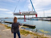 VENDÉE GLOBE. Les dessous de la mise à l’eau de l’Imoca MACSF d’Isabelle Joschke