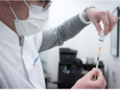 AstraZeneca : ces médecins qui vaccinent des moins de 55 ans en dépit des recommandations