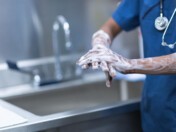 « L’aide-soignante ne s’est même pas lavé les mains… » : quand l’hôpital rend malade
