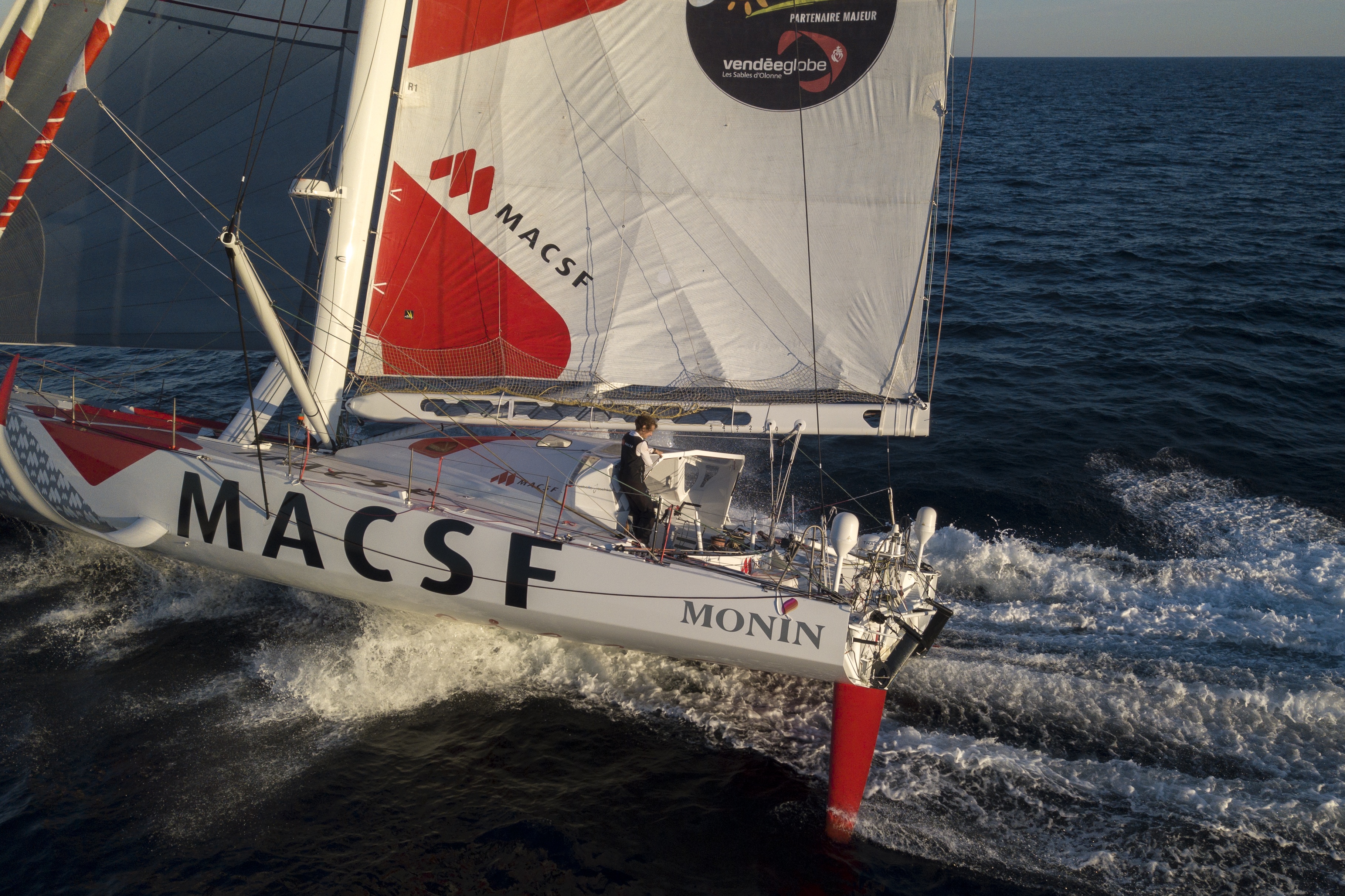 [PHOTO] L'IMOCA MACSF en navigation