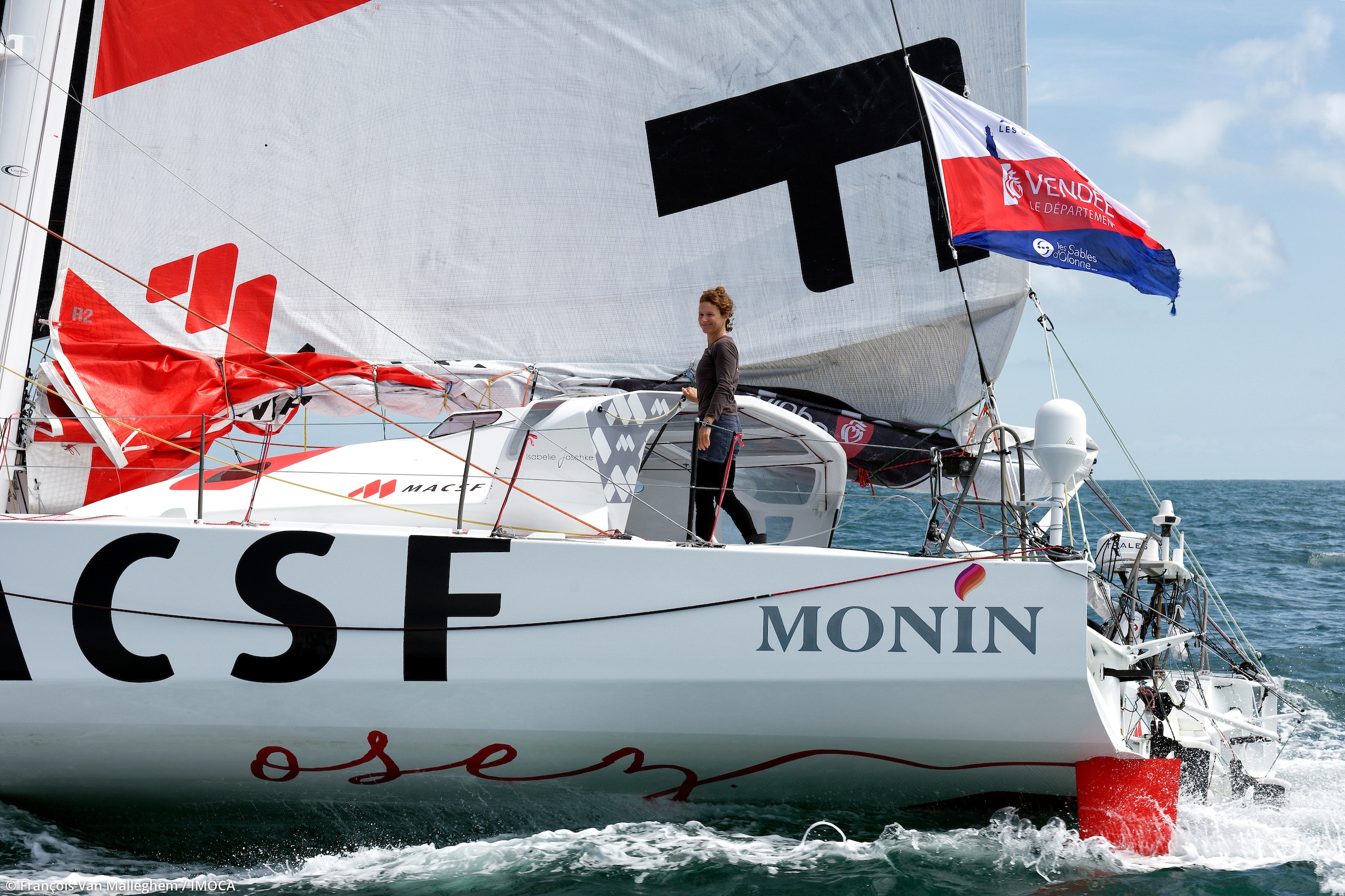 [PHOTO] Isabelle Joschke à l'arrivée de la Vendée Arctique Les Sables d'Olonne