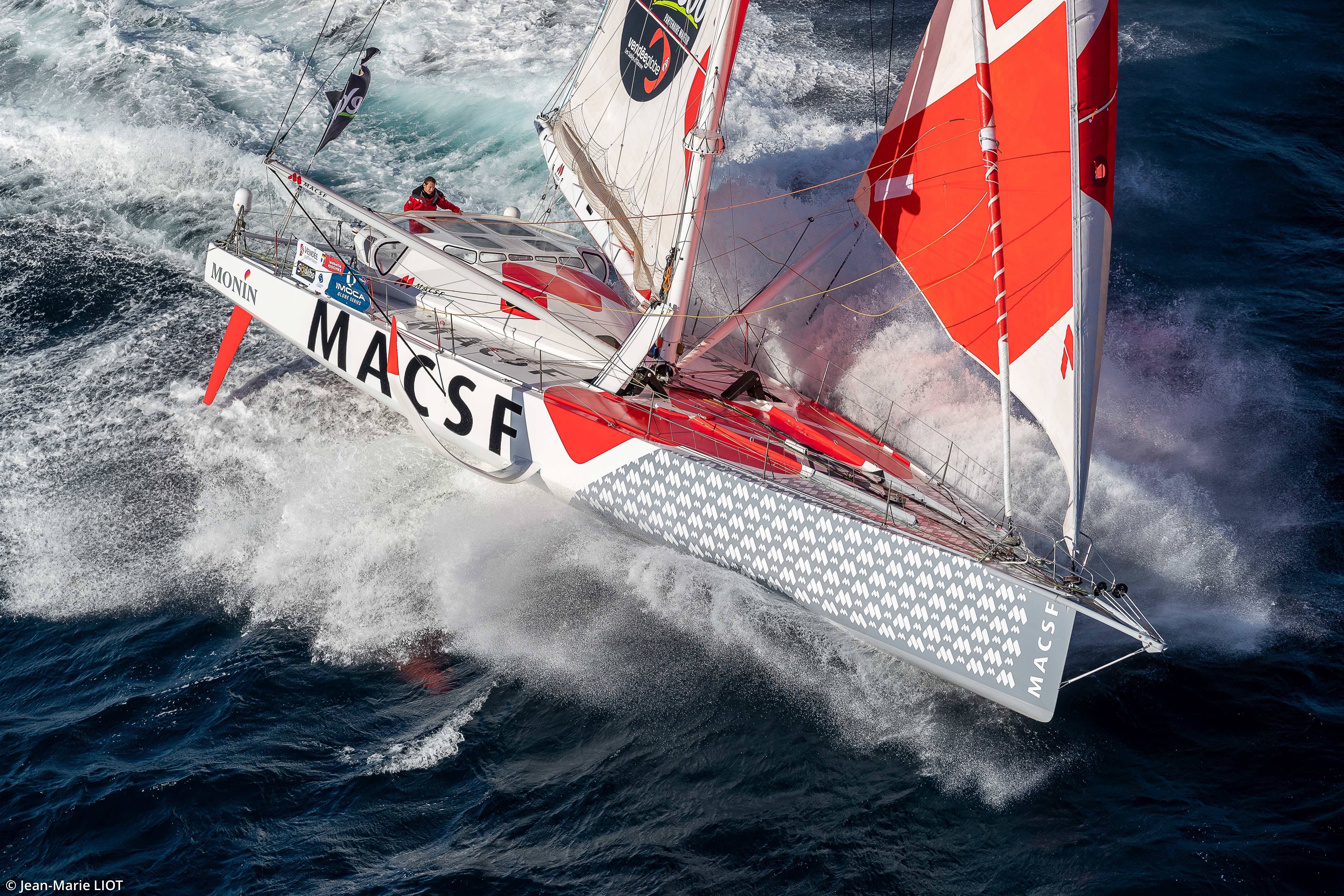 [PHOTO] L'IMOCA MACSF en navigation