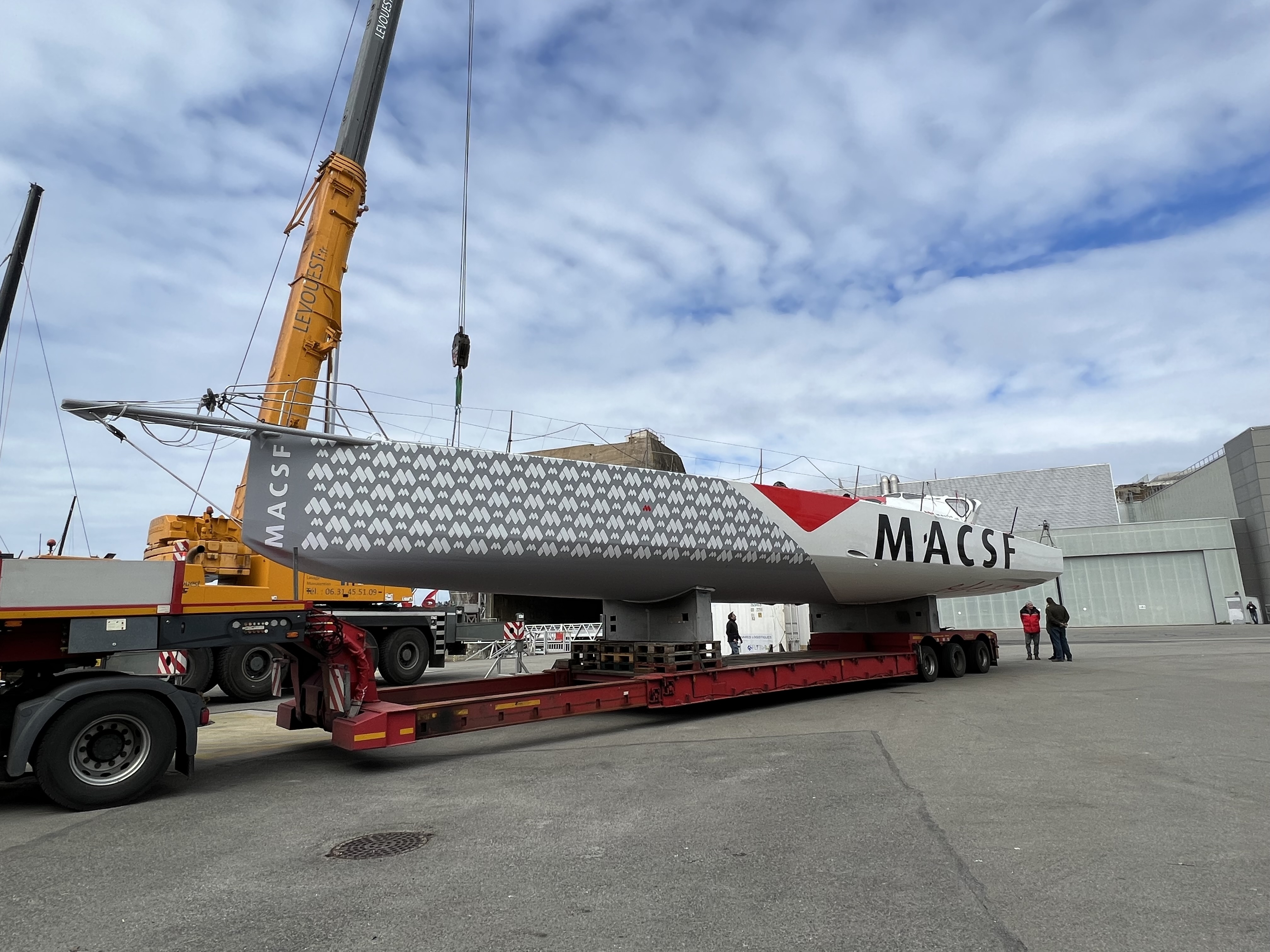 [PHOTO] L'IMOCA MACSF s'apprête à être remis à l'eau après son chantier d'hiver