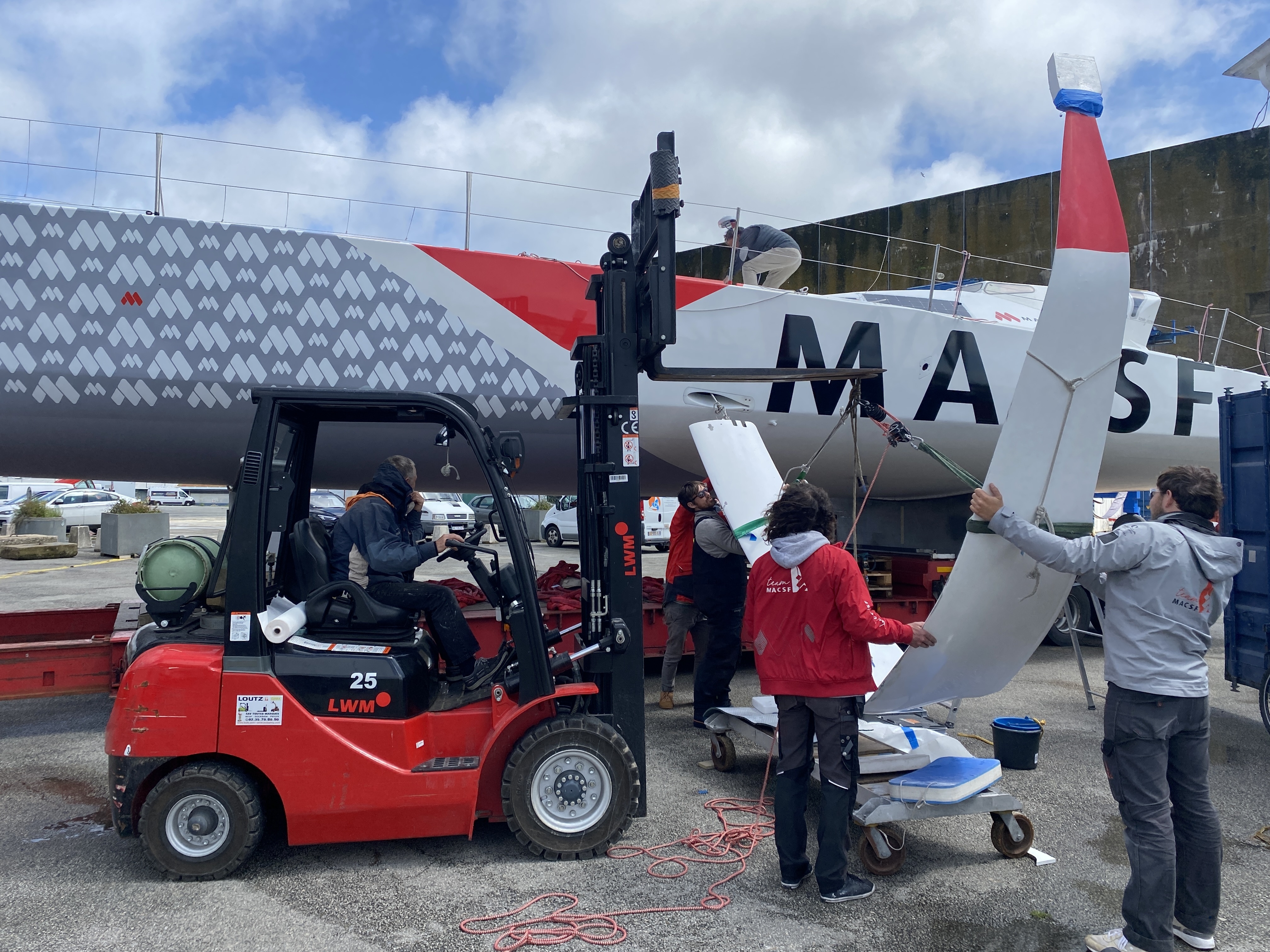 [PHOTO] Les foils remis en place sur l'IMOCA MACSF