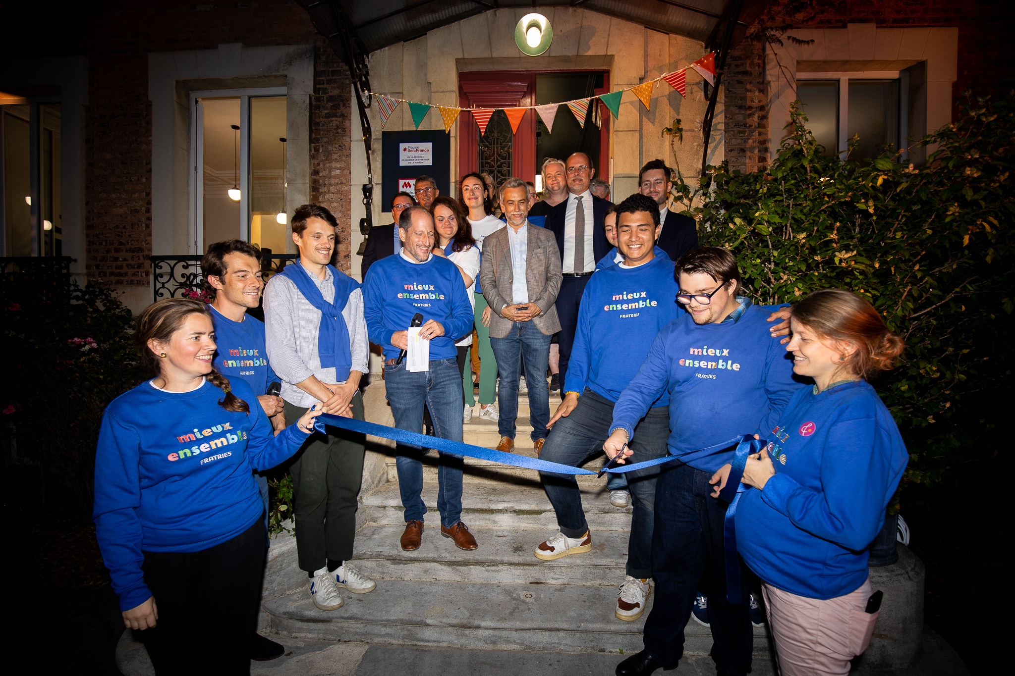 [PHOTO] Inauguration Fratries Colombes coupe du cordon  © Fratries - Thomas de Féraudy