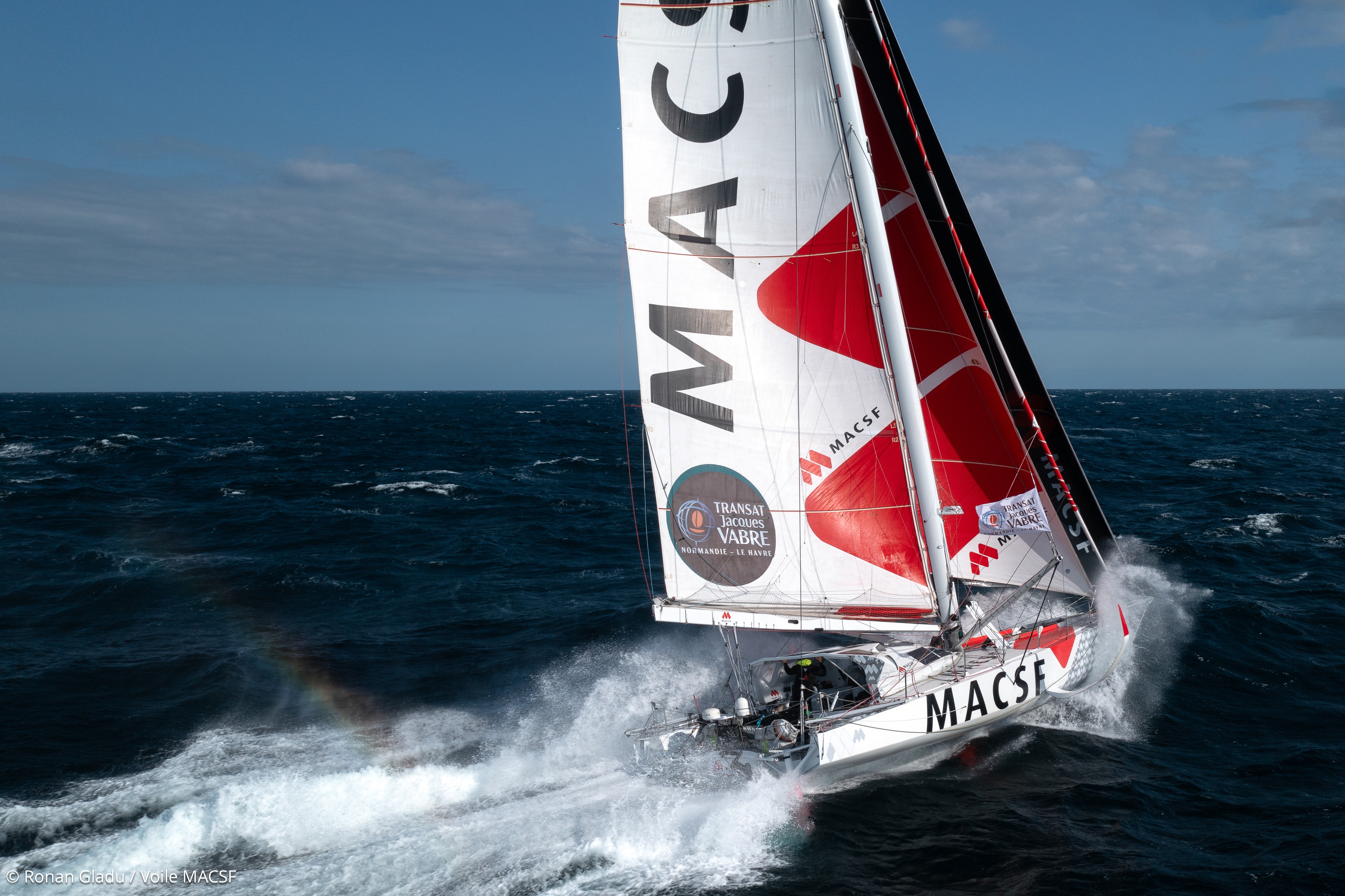[PHOTO] L'IMOCA MACSF prêt à rejoindre la Martinique