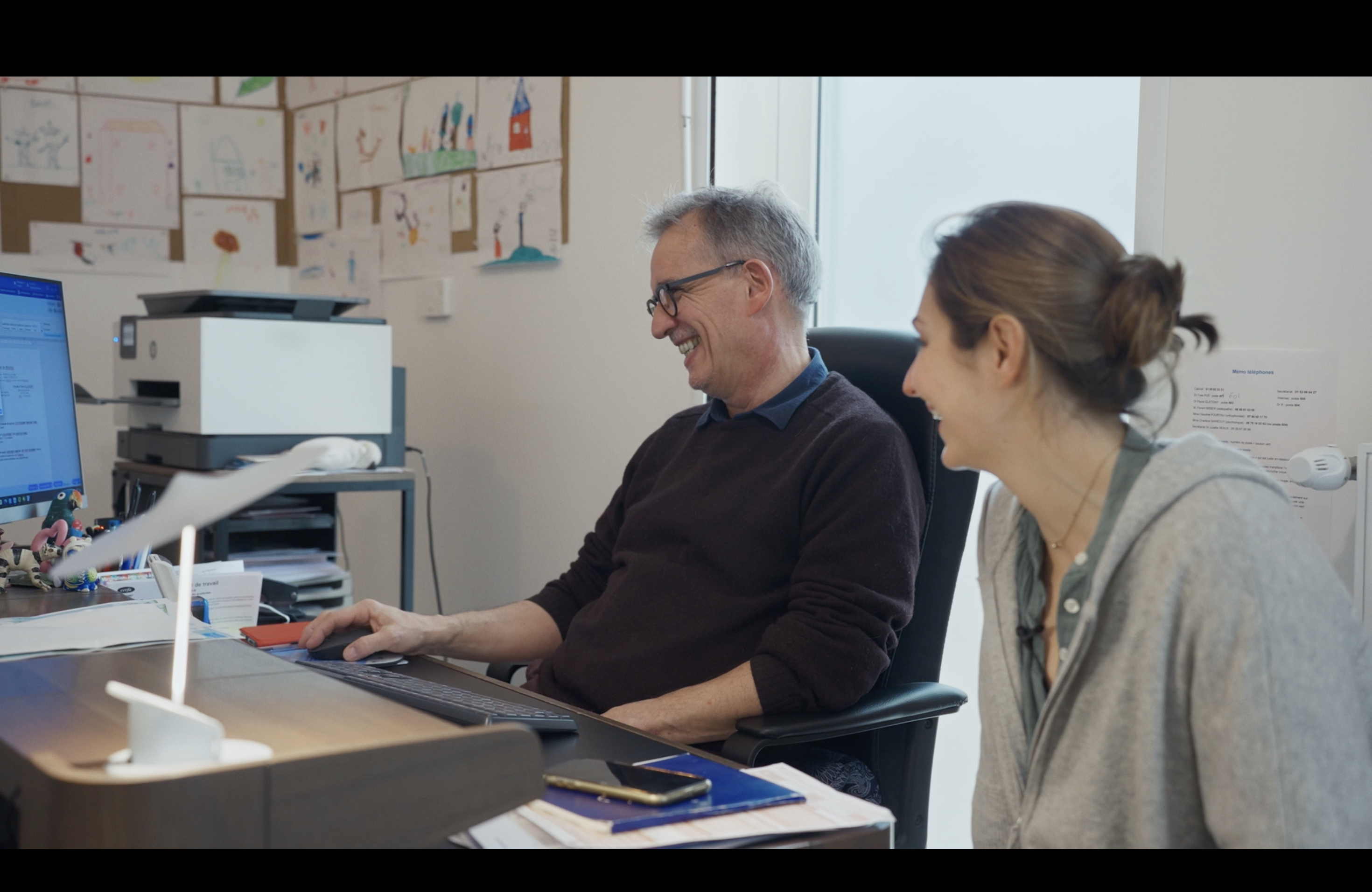 [PHOTOS] une interne en cabinet médical -extrait du film "Soignants à coeur ouvert"
